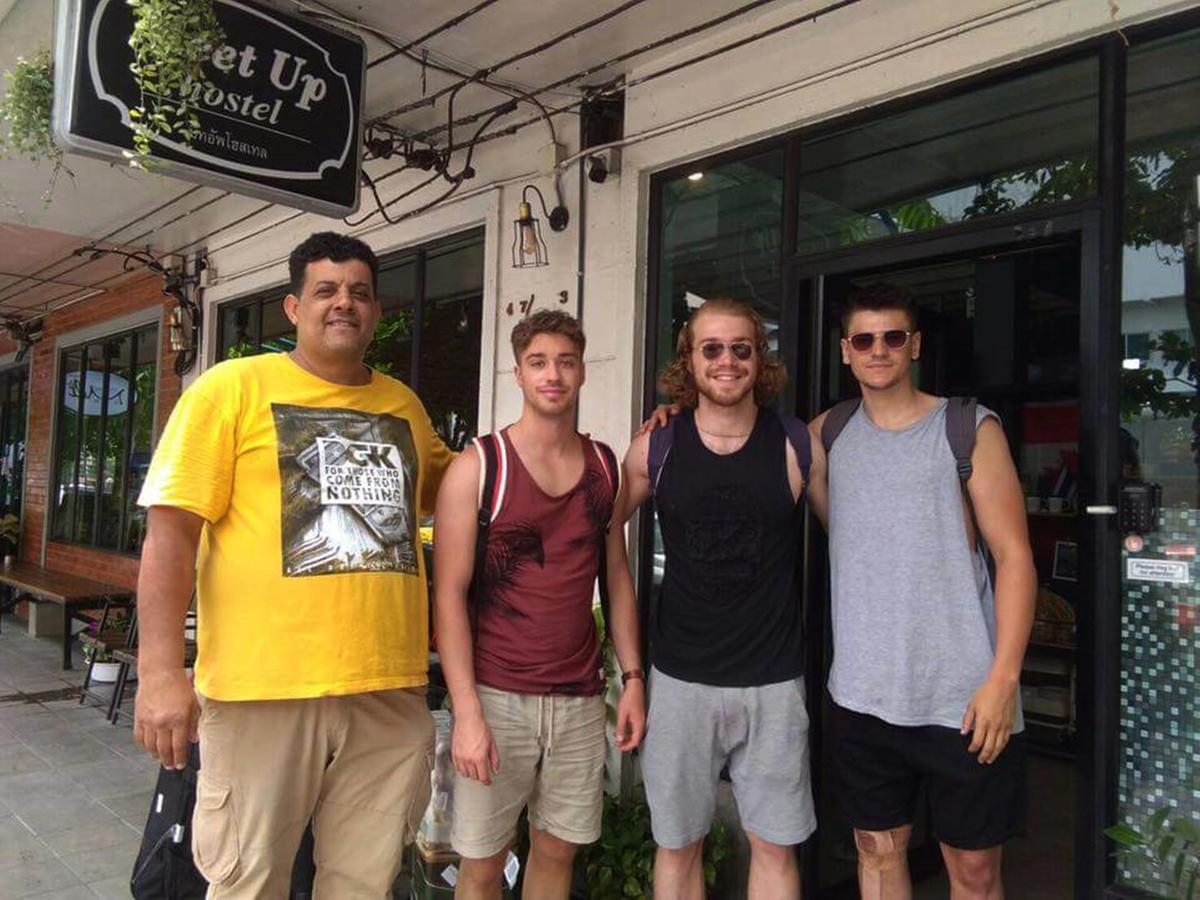 Meet Up Hostel Bangkok Exteriör bild