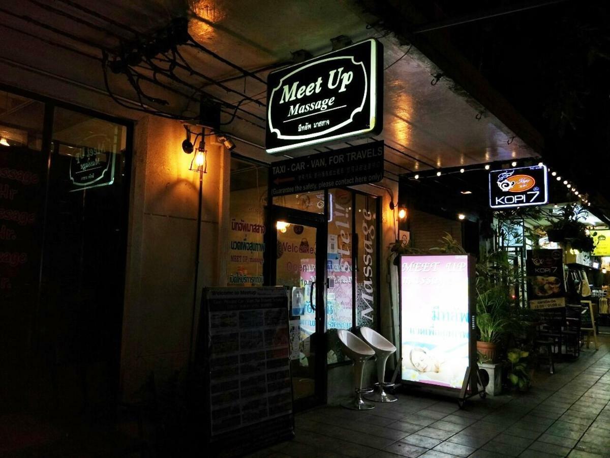 Meet Up Hostel Bangkok Exteriör bild
